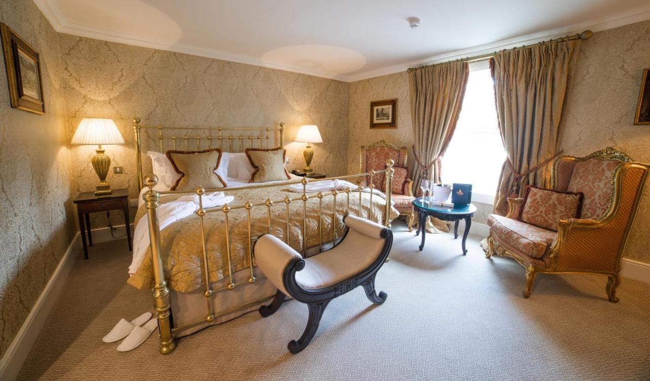 Finnstown Castle Hotel Lucan Bagian luar foto