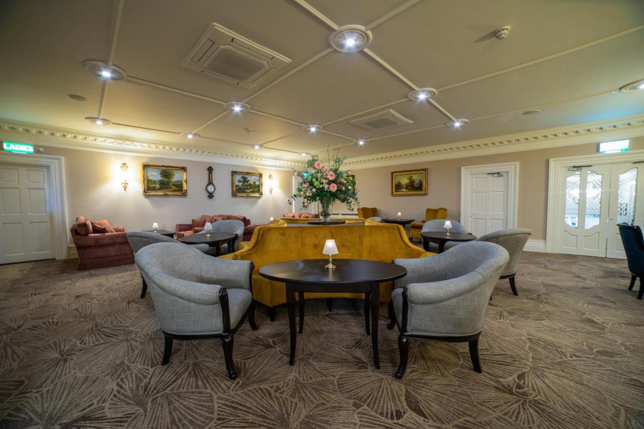 Finnstown Castle Hotel Lucan Bagian luar foto