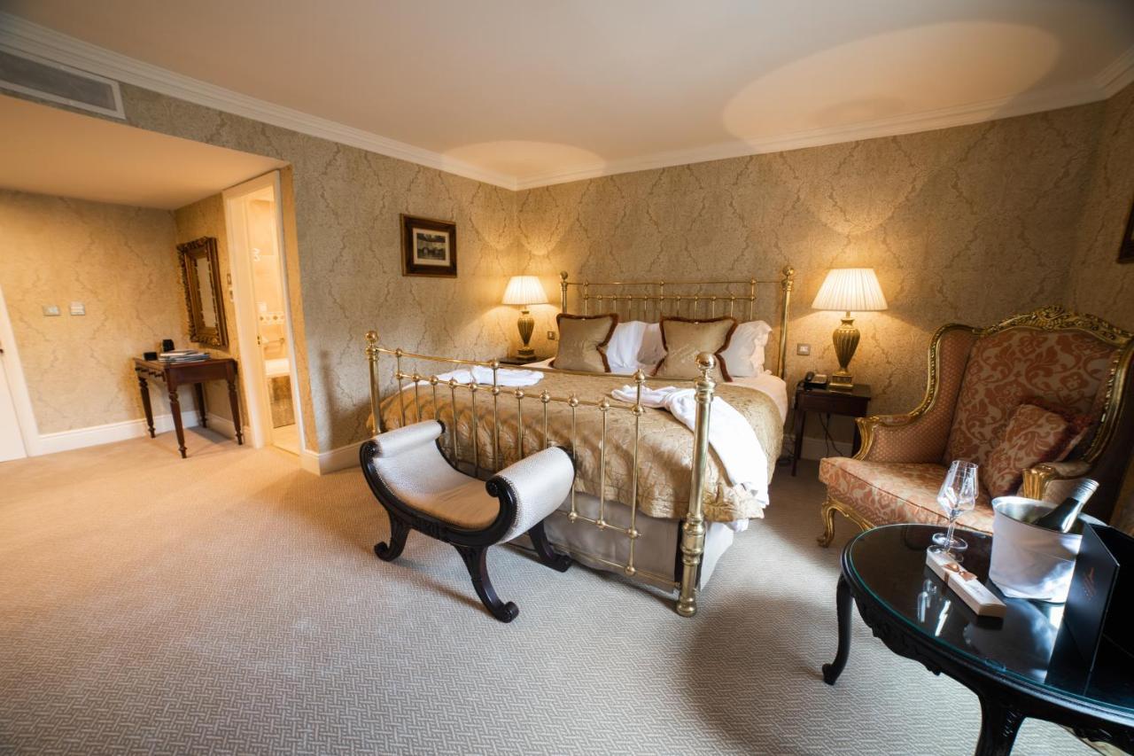 Finnstown Castle Hotel Lucan Bagian luar foto
