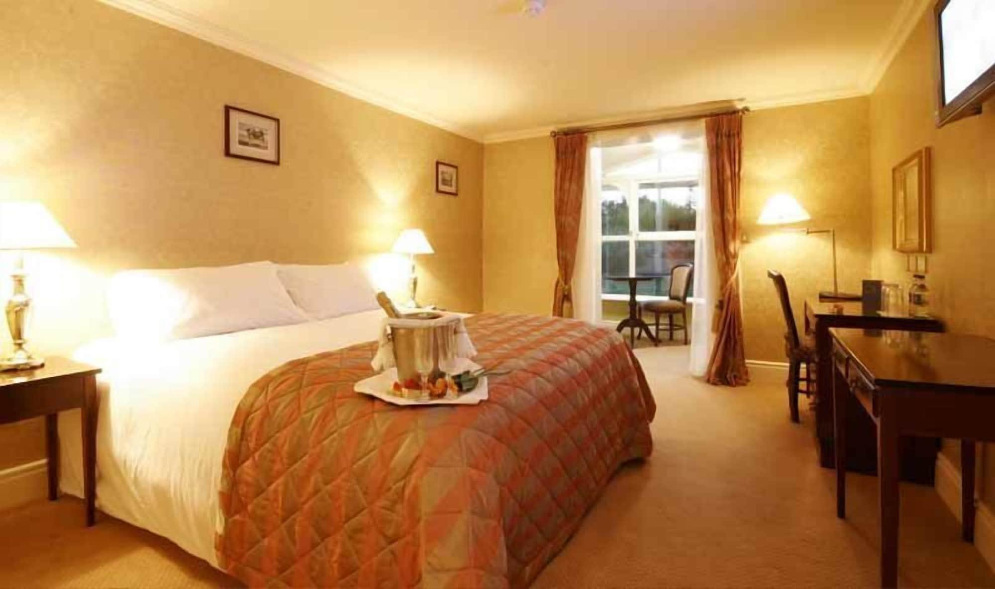 Finnstown Castle Hotel Lucan Bagian luar foto