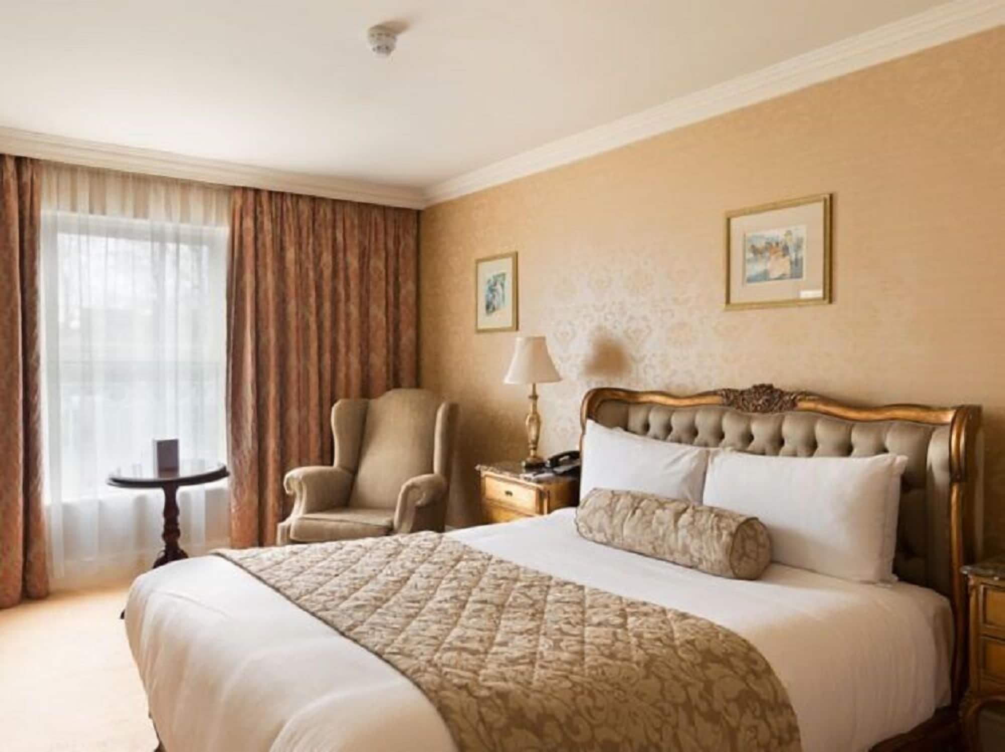 Finnstown Castle Hotel Lucan Bagian luar foto