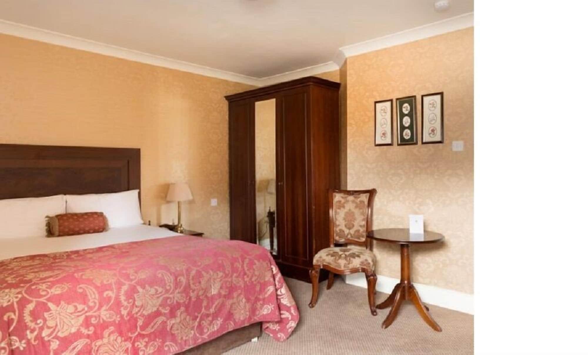 Finnstown Castle Hotel Lucan Bagian luar foto