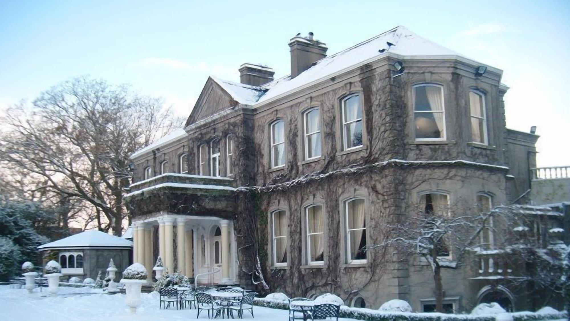 Finnstown Castle Hotel Lucan Bagian luar foto