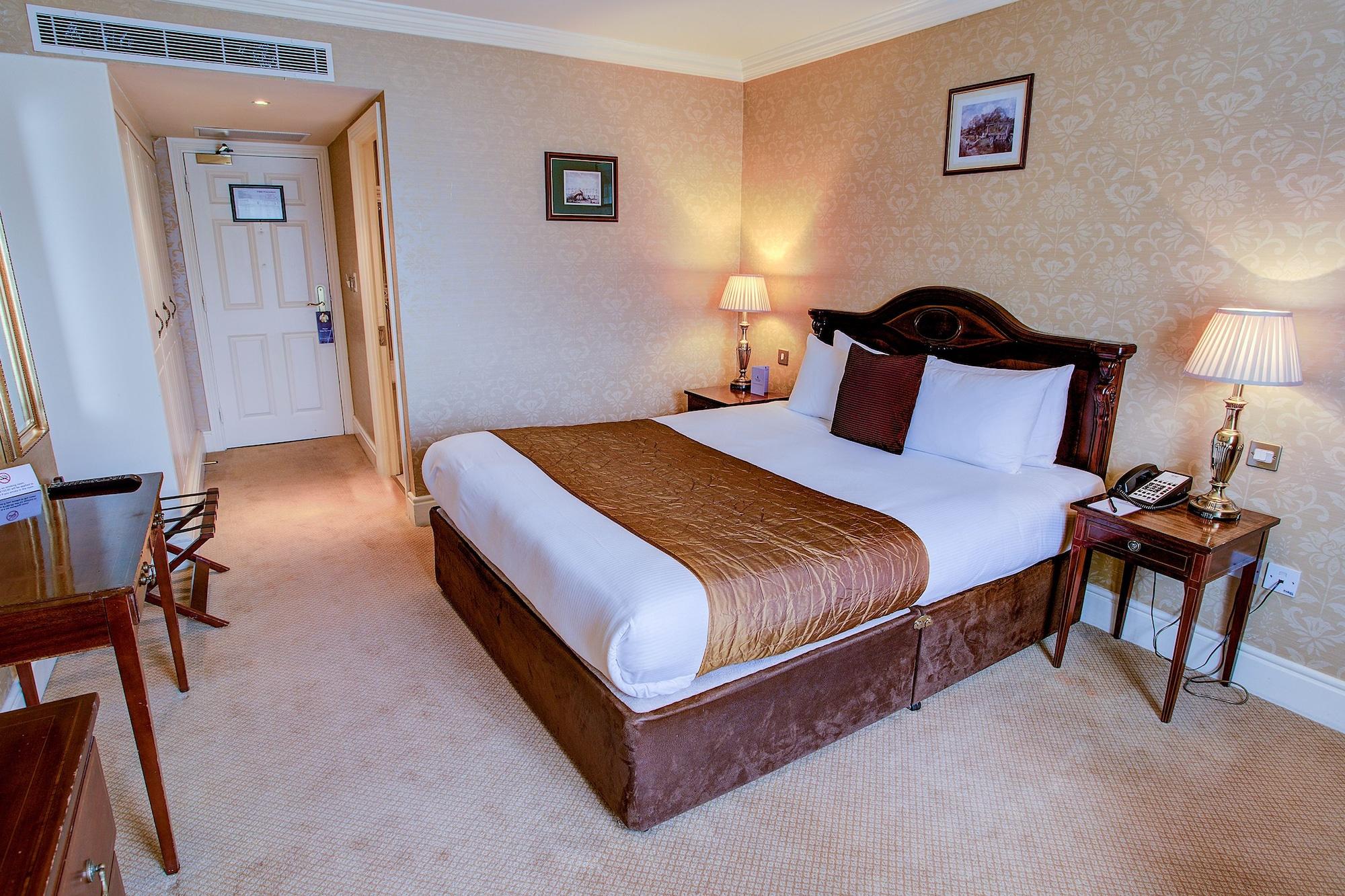 Finnstown Castle Hotel Lucan Bagian luar foto