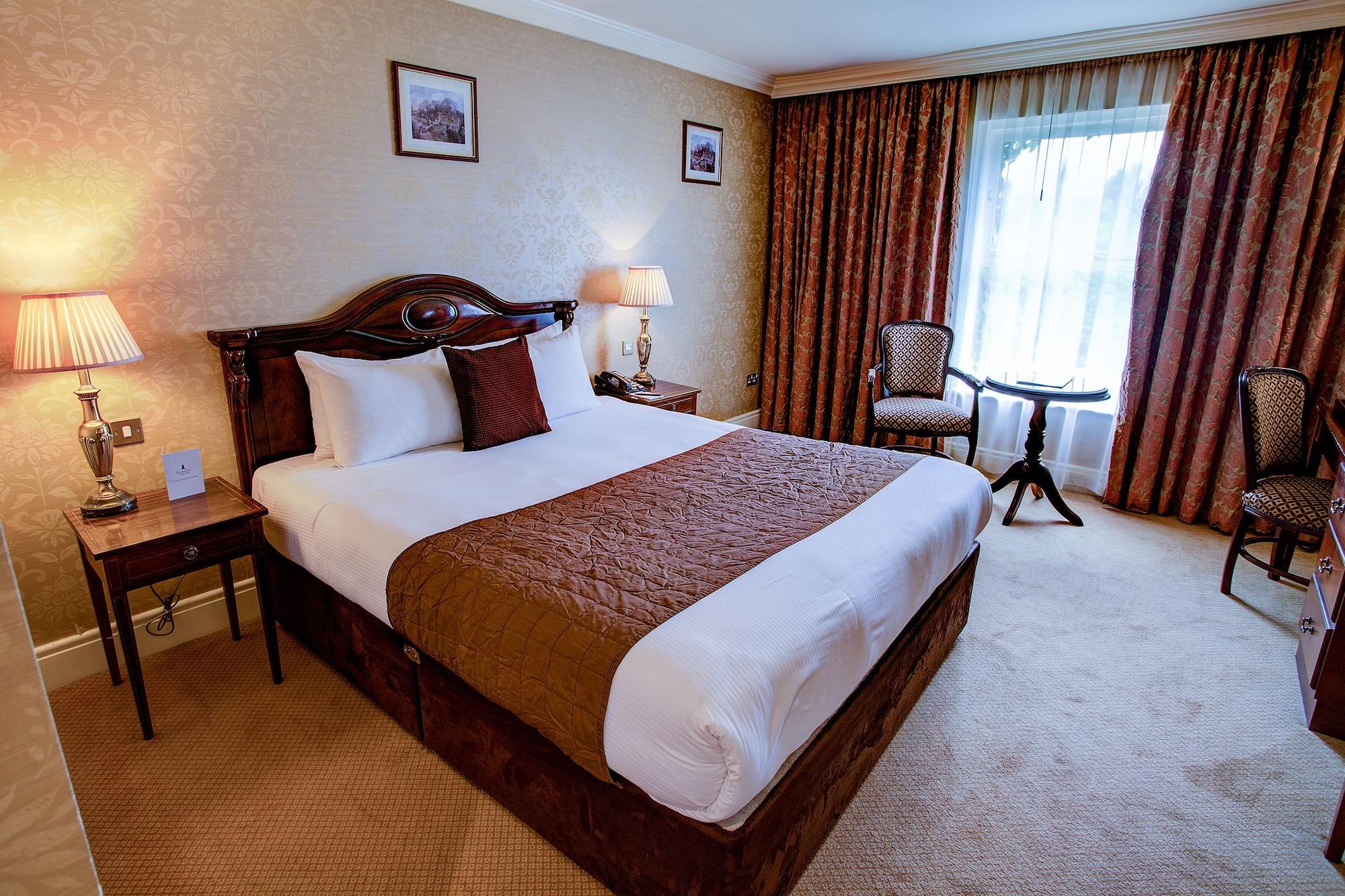 Finnstown Castle Hotel Lucan Bagian luar foto