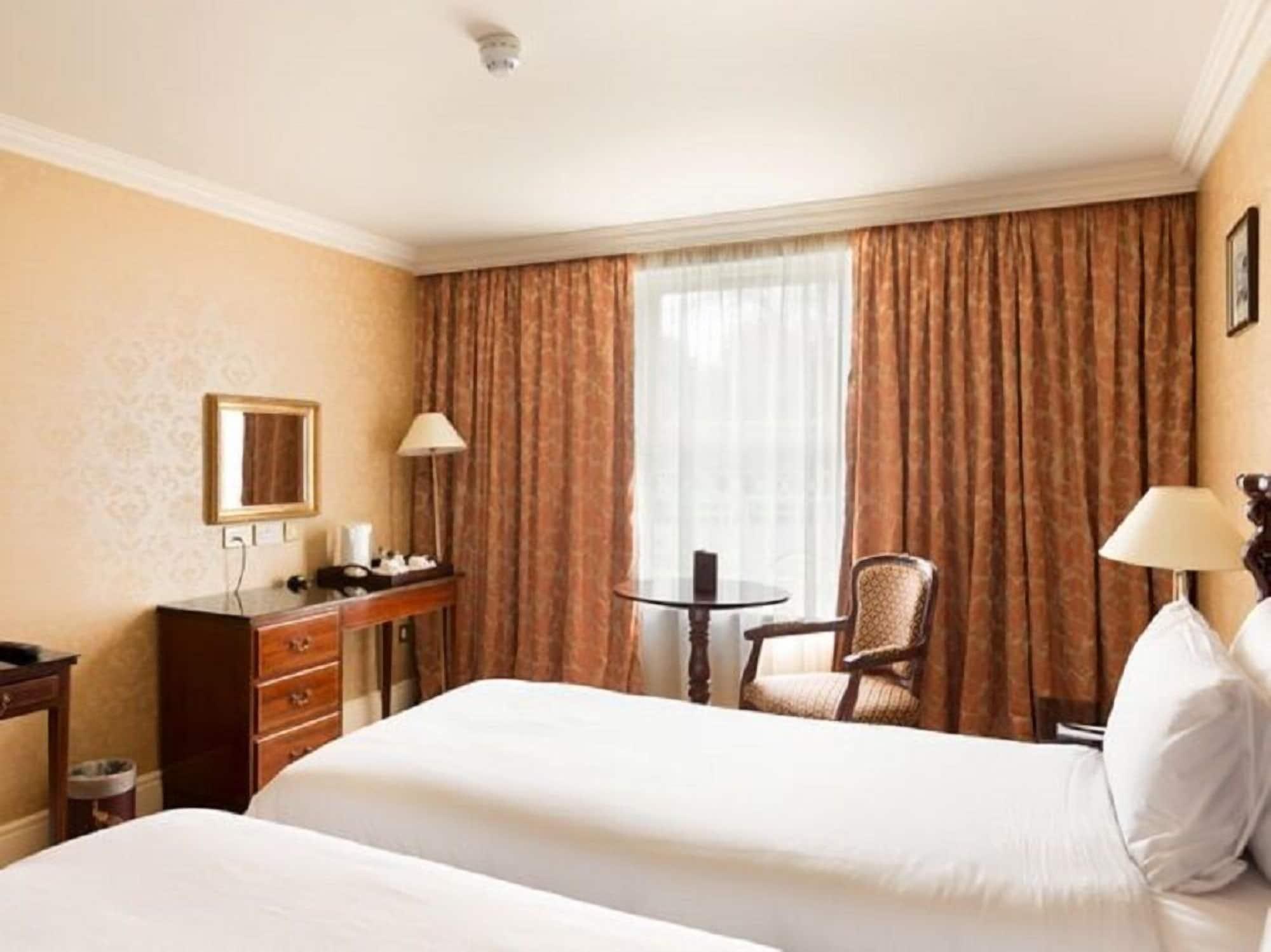Finnstown Castle Hotel Lucan Bagian luar foto
