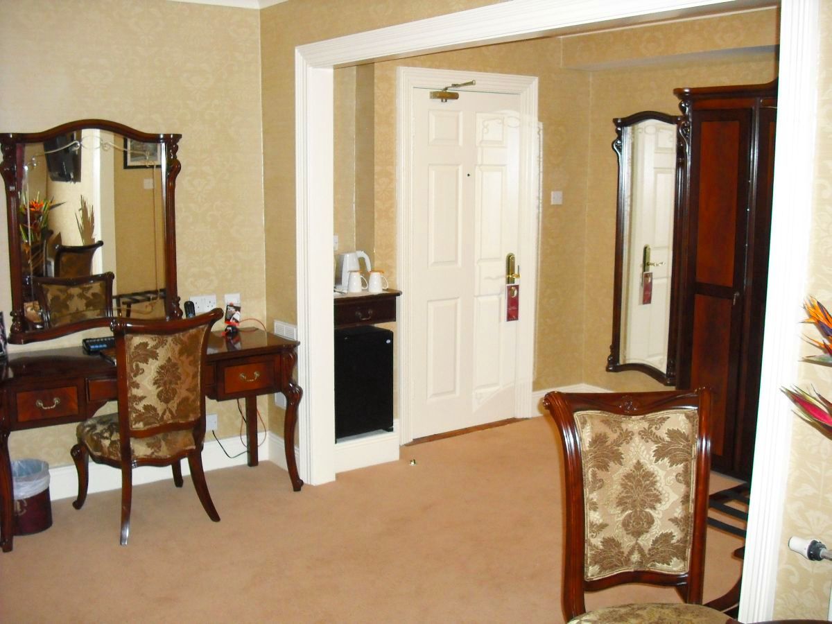 Finnstown Castle Hotel Lucan Bagian luar foto